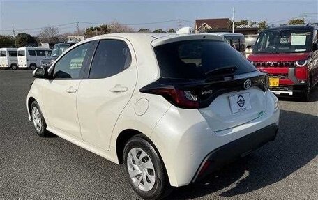 Toyota Yaris, 2022 год, 790 000 рублей, 5 фотография