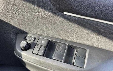 Toyota Yaris, 2022 год, 790 000 рублей, 11 фотография