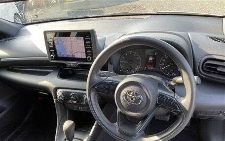 Toyota Yaris, 2022 год, 790 000 рублей, 7 фотография