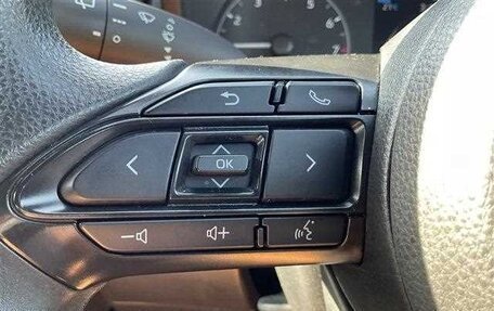 Toyota Yaris, 2022 год, 790 000 рублей, 8 фотография