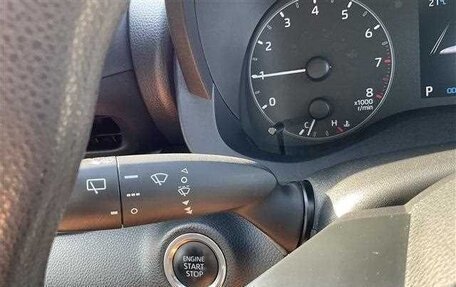 Toyota Yaris, 2022 год, 790 000 рублей, 10 фотография