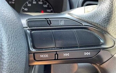 Toyota Yaris, 2022 год, 790 000 рублей, 9 фотография