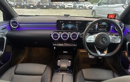 Mercedes-Benz A-Класс, 2022 год, 2 500 000 рублей, 10 фотография