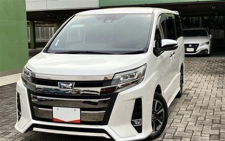 Toyota Noah III, 2021 год, 2 014 000 рублей, 1 фотография