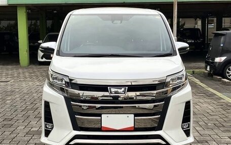Toyota Noah III, 2021 год, 2 014 000 рублей, 2 фотография