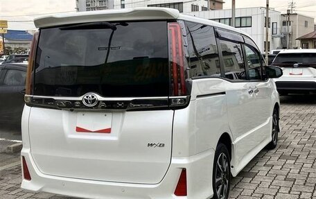 Toyota Noah III, 2021 год, 2 014 000 рублей, 4 фотография