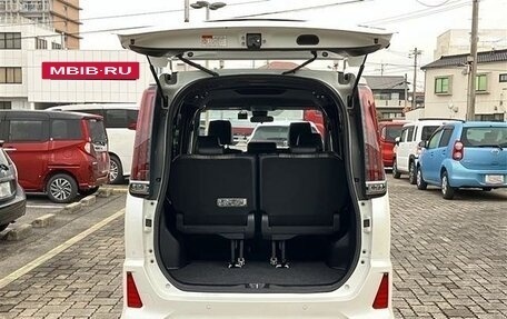 Toyota Noah III, 2021 год, 2 014 000 рублей, 14 фотография