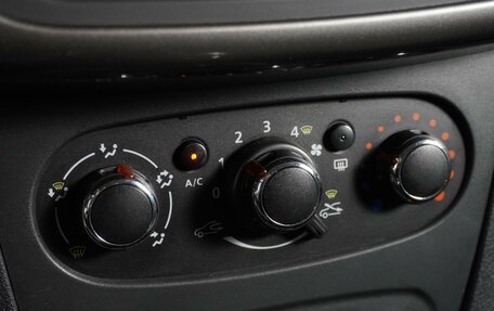 Renault Logan II, 2020 год, 849 000 рублей, 13 фотография