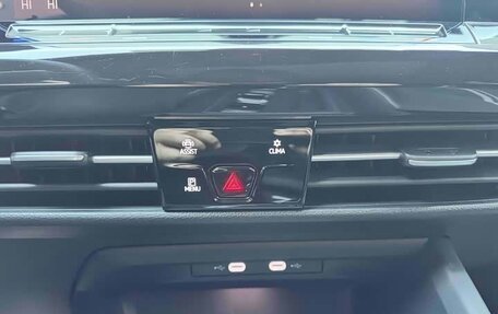 Volkswagen Golf VIII, 2022 год, 1 920 000 рублей, 16 фотография