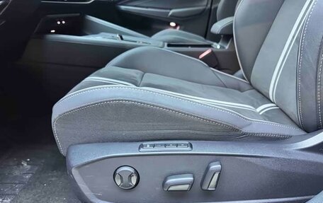 Volkswagen Golf VIII, 2022 год, 1 920 000 рублей, 12 фотография