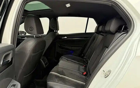 Volkswagen Golf VIII, 2022 год, 1 810 000 рублей, 16 фотография