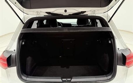 Volkswagen Golf VIII, 2022 год, 1 810 000 рублей, 15 фотография