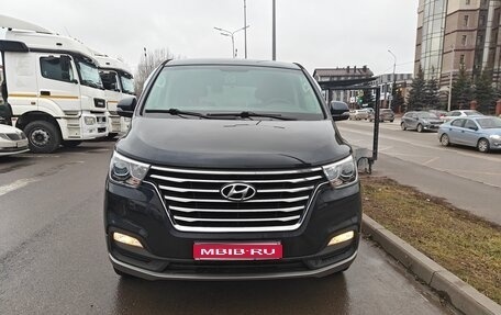 Hyundai Grand Starex Grand Starex I рестайлинг 2, 2020 год, 4 900 000 рублей, 1 фотография