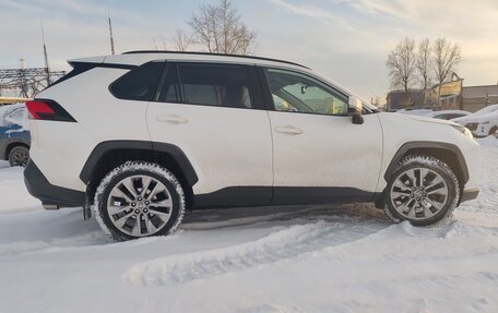 Toyota RAV4, 2020 год, 2 700 000 рублей, 3 фотография