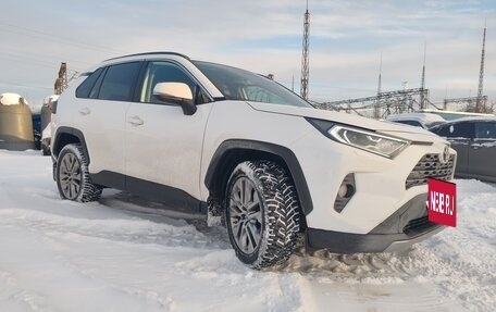 Toyota RAV4, 2020 год, 2 700 000 рублей, 2 фотография