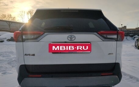 Toyota RAV4, 2020 год, 2 700 000 рублей, 7 фотография