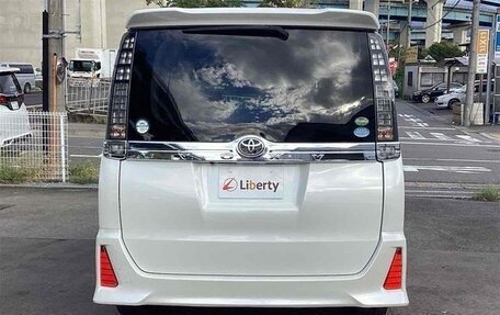 Toyota Voxy III, 2018 год, 1 760 001 рублей, 5 фотография