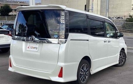 Toyota Voxy III, 2018 год, 1 760 001 рублей, 4 фотография