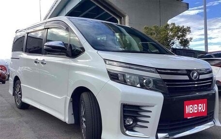 Toyota Voxy III, 2018 год, 1 760 001 рублей, 2 фотография