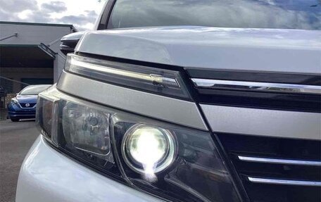 Toyota Voxy III, 2018 год, 1 760 001 рублей, 7 фотография