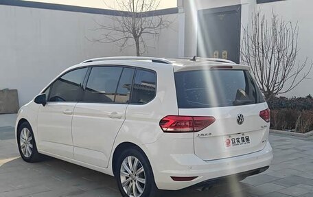 Volkswagen Touran III, 2021 год, 1 600 055 рублей, 2 фотография