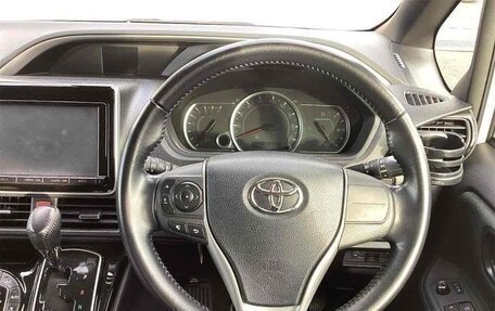 Toyota Voxy III, 2018 год, 1 760 001 рублей, 8 фотография