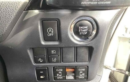 Toyota Voxy III, 2018 год, 1 760 001 рублей, 11 фотография