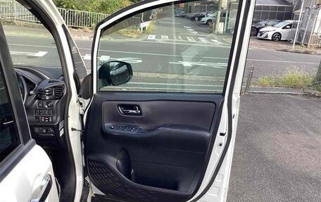 Toyota Voxy III, 2018 год, 1 760 001 рублей, 14 фотография