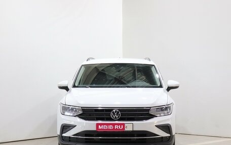 Volkswagen Tiguan II, 2021 год, 2 560 000 рублей, 2 фотография