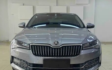 Skoda Superb III рестайлинг, 2022 год, 2 330 760 рублей, 3 фотография