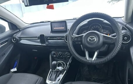 Mazda Demio IV, 2017 год, 1 050 000 рублей, 13 фотография