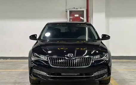 Skoda Superb III рестайлинг, 2022 год, 2 211 760 рублей, 2 фотография