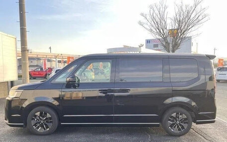 Honda Stepwgn, 2022 год, 1 850 000 рублей, 3 фотография