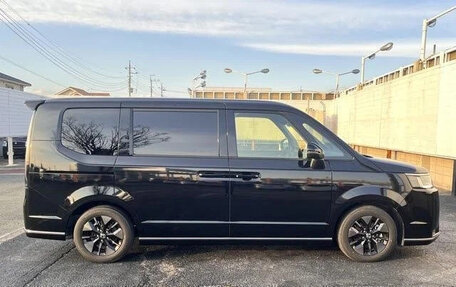 Honda Stepwgn, 2022 год, 1 850 000 рублей, 4 фотография