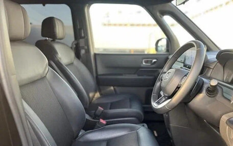 Honda Stepwgn, 2022 год, 1 850 000 рублей, 6 фотография