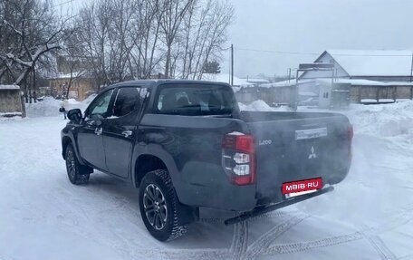 Mitsubishi L200 IV рестайлинг, 2020 год, 1 750 000 рублей, 4 фотография