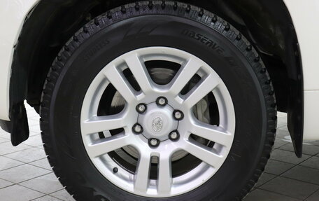 Toyota Land Cruiser Prado 150 рестайлинг 2, 2011 год, 2 890 000 рублей, 12 фотография