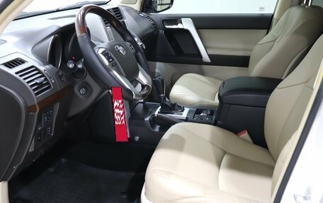 Toyota Land Cruiser Prado 150 рестайлинг 2, 2011 год, 2 890 000 рублей, 17 фотография