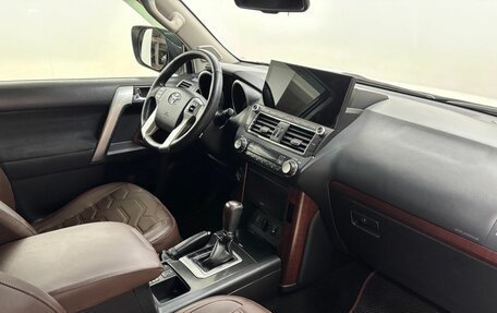 Toyota Land Cruiser Prado 150 рестайлинг 2, 2015 год, 3 699 000 рублей, 12 фотография