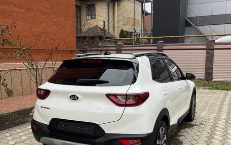 KIA Stonic, 2020 год, 1 999 000 рублей, 4 фотография