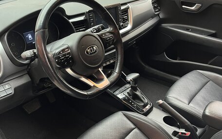 KIA Stonic, 2020 год, 1 999 000 рублей, 6 фотография