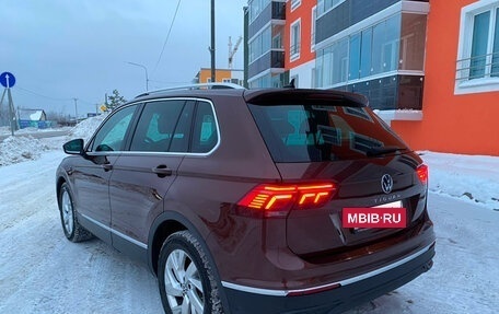 Volkswagen Tiguan II, 2021 год, 2 690 000 рублей, 2 фотография