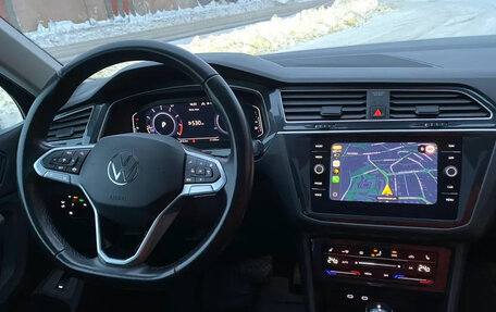 Volkswagen Tiguan II, 2021 год, 2 690 000 рублей, 17 фотография