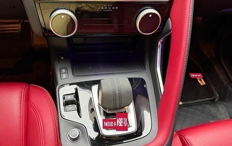 Jaguar E-Pace, 2023 год, 3 300 000 рублей, 19 фотография