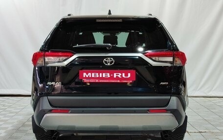Toyota RAV4, 2021 год, 3 700 000 рублей, 6 фотография
