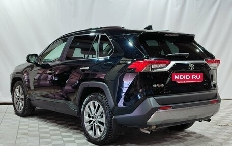 Toyota RAV4, 2021 год, 3 700 000 рублей, 7 фотография