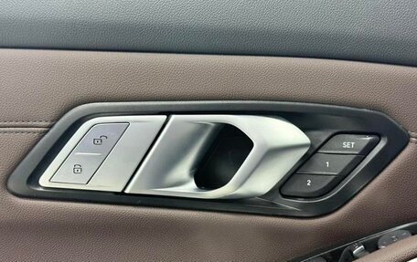 BMW 3 серия, 2022 год, 3 300 000 рублей, 13 фотография