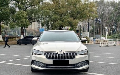Skoda Superb III рестайлинг, 2021 год, 1 548 000 рублей, 2 фотография