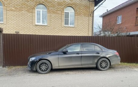 Mercedes-Benz E-Класс, 2019 год, 2 250 000 рублей, 4 фотография