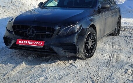 Mercedes-Benz E-Класс, 2019 год, 2 250 000 рублей, 10 фотография